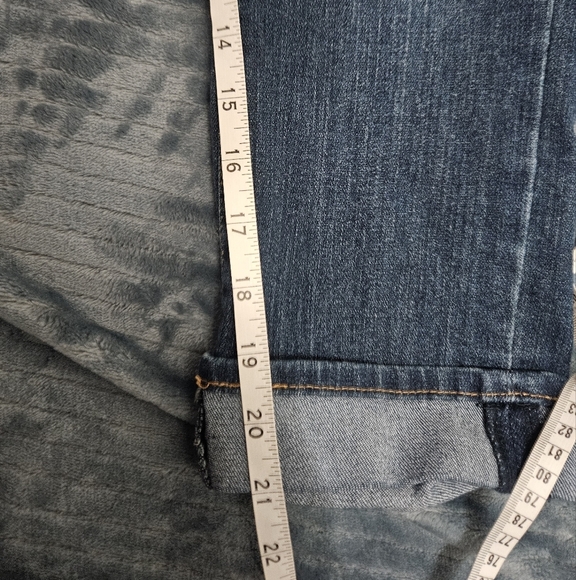 Levi Strauss Mid Rise Capri Dark Wash Jeans! - Picture 7 of 8